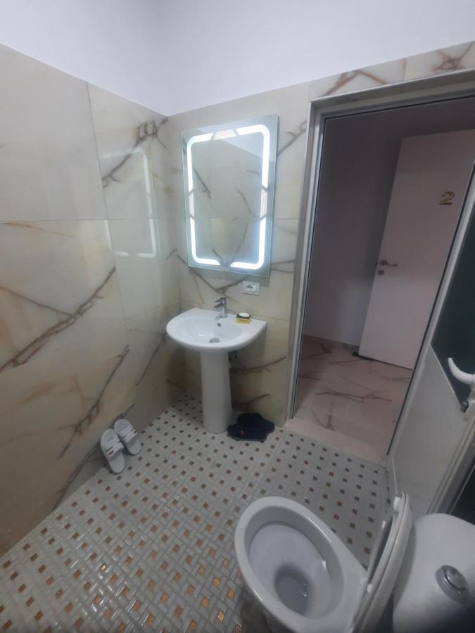 Hotel Megniar Lushnjë Екстериор снимка