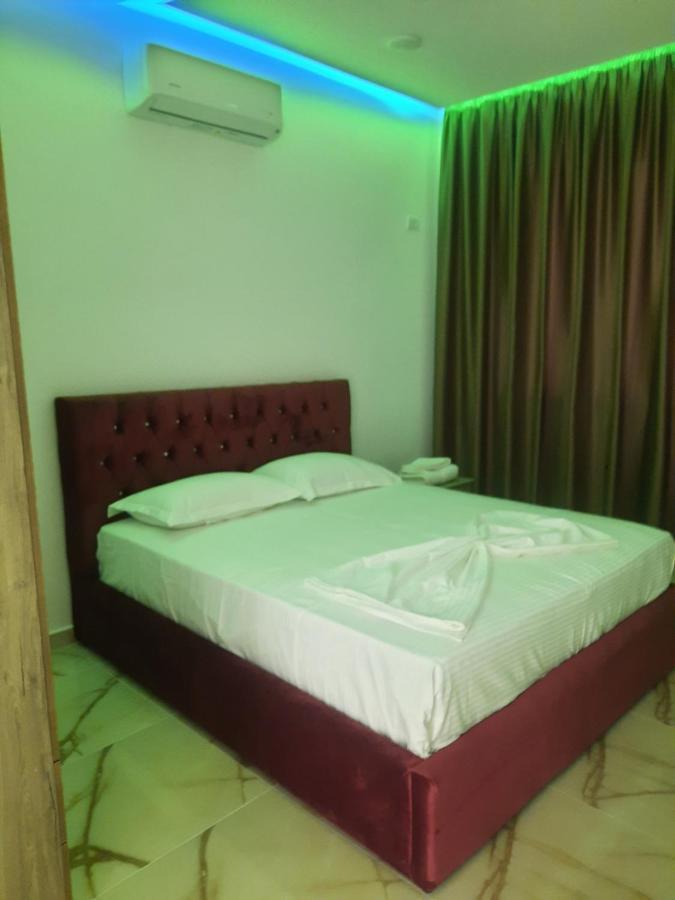 Hotel Megniar Lushnjë Екстериор снимка