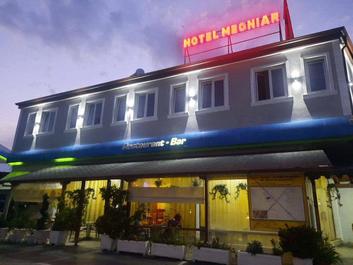 Hotel Megniar Lushnjë Екстериор снимка