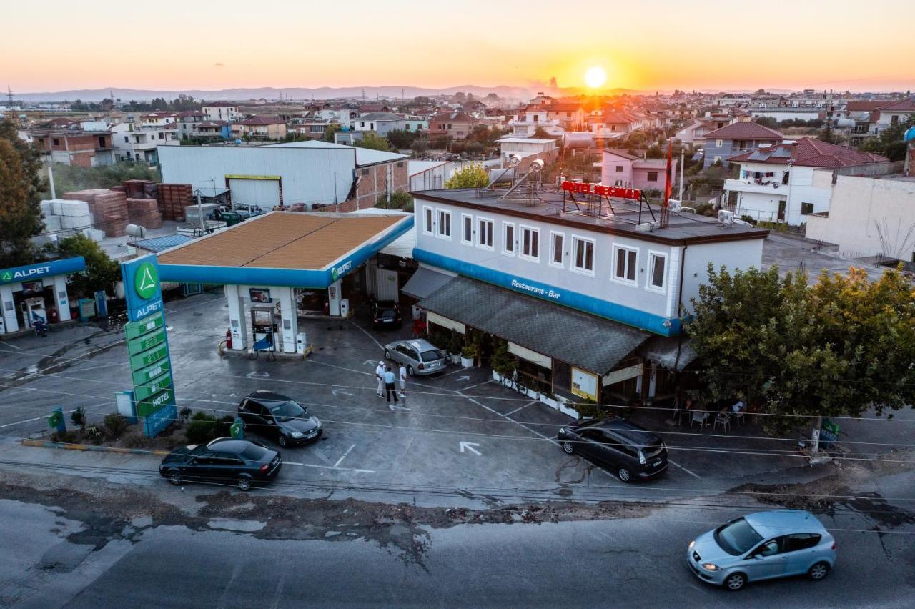 Hotel Megniar Lushnjë Екстериор снимка
