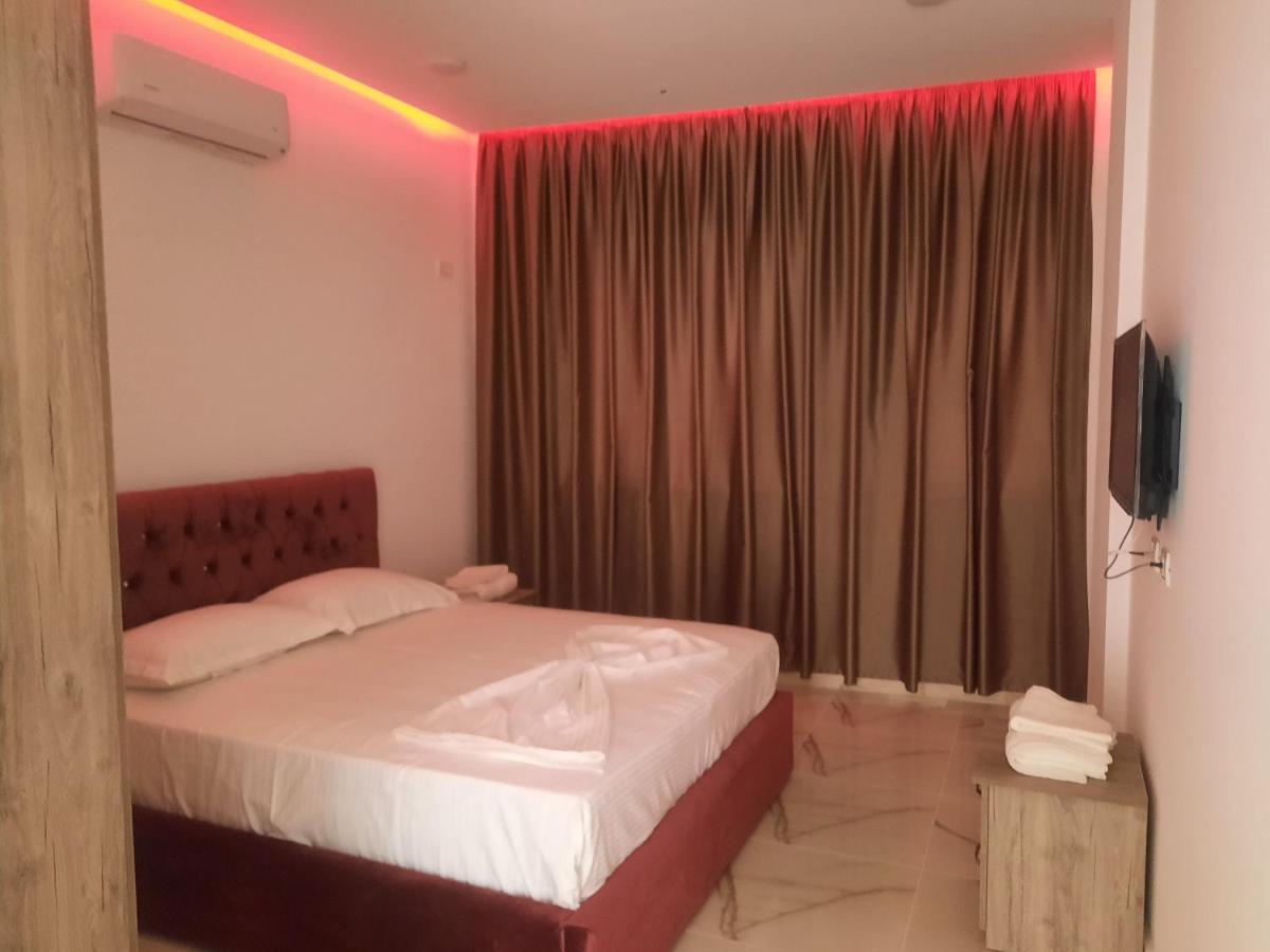 Hotel Megniar Lushnjë Екстериор снимка