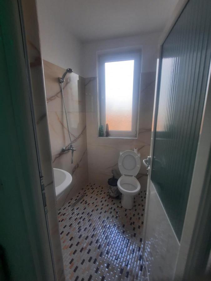 Hotel Megniar Lushnjë Екстериор снимка