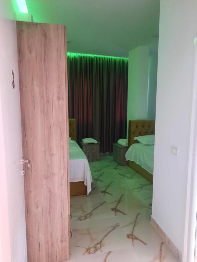Hotel Megniar Lushnjë Екстериор снимка