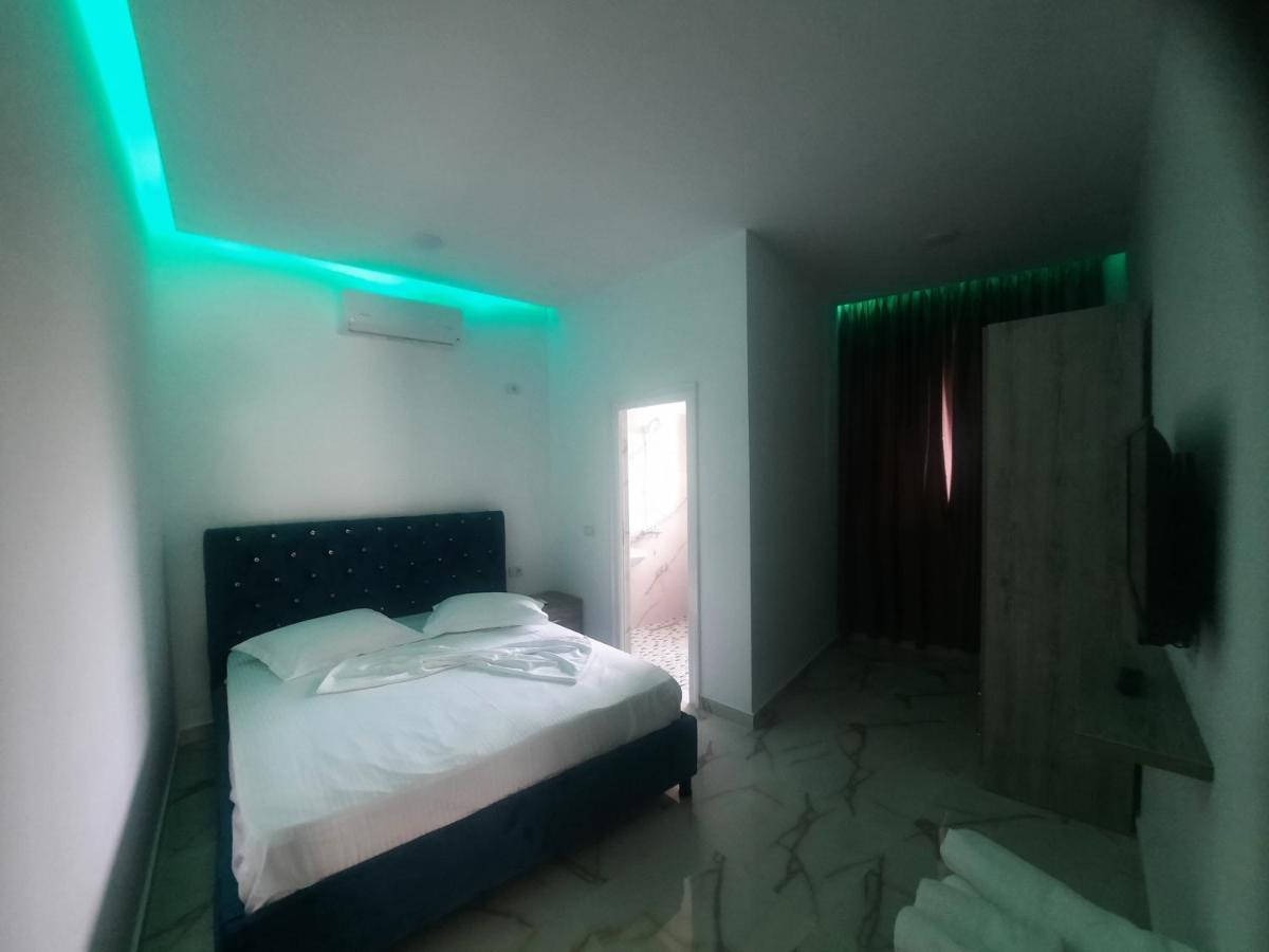 Hotel Megniar Lushnjë Екстериор снимка