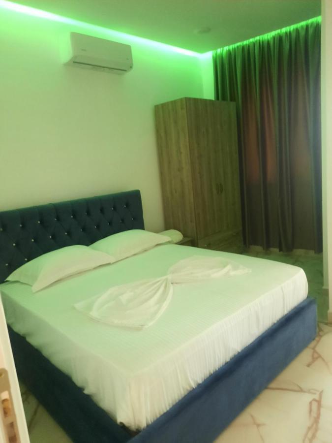Hotel Megniar Lushnjë Екстериор снимка