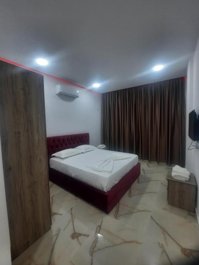 Hotel Megniar Lushnjë Екстериор снимка