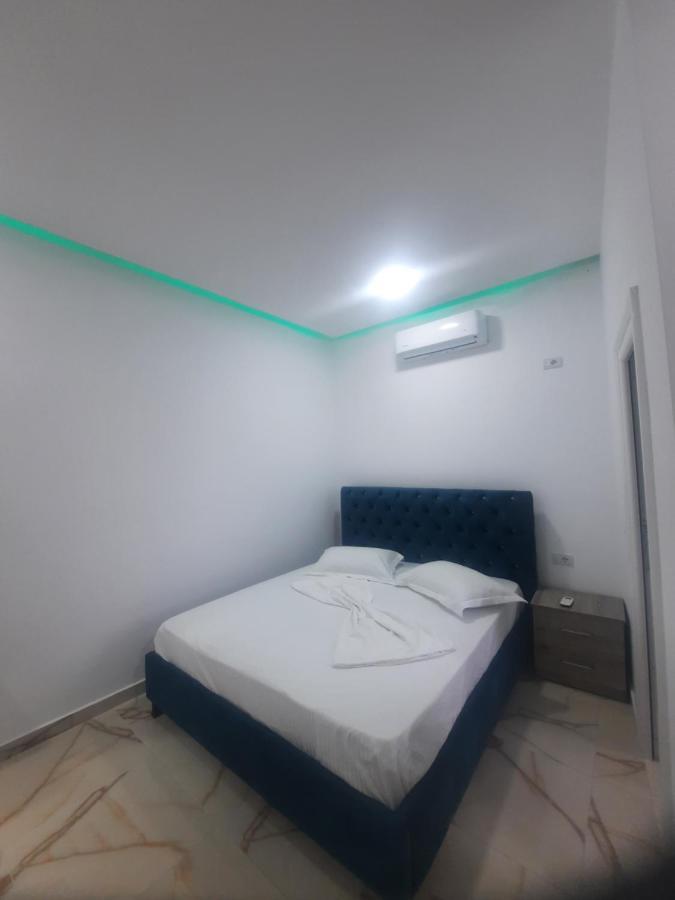 Hotel Megniar Lushnjë Екстериор снимка