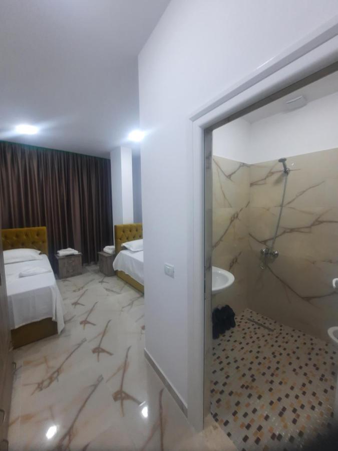 Hotel Megniar Lushnjë Екстериор снимка