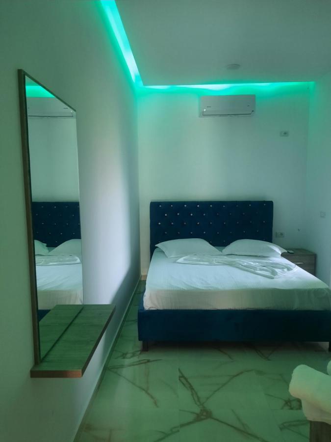 Hotel Megniar Lushnjë Екстериор снимка