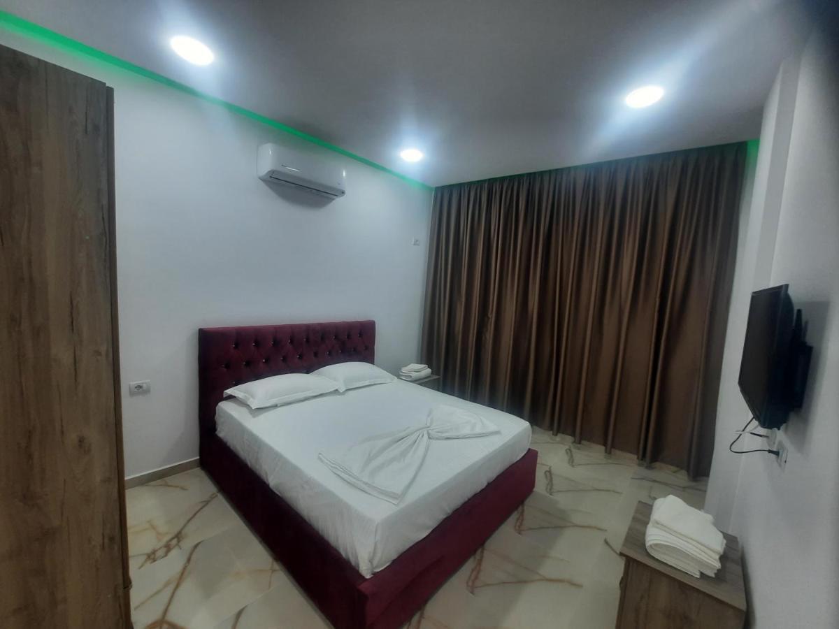 Hotel Megniar Lushnjë Екстериор снимка