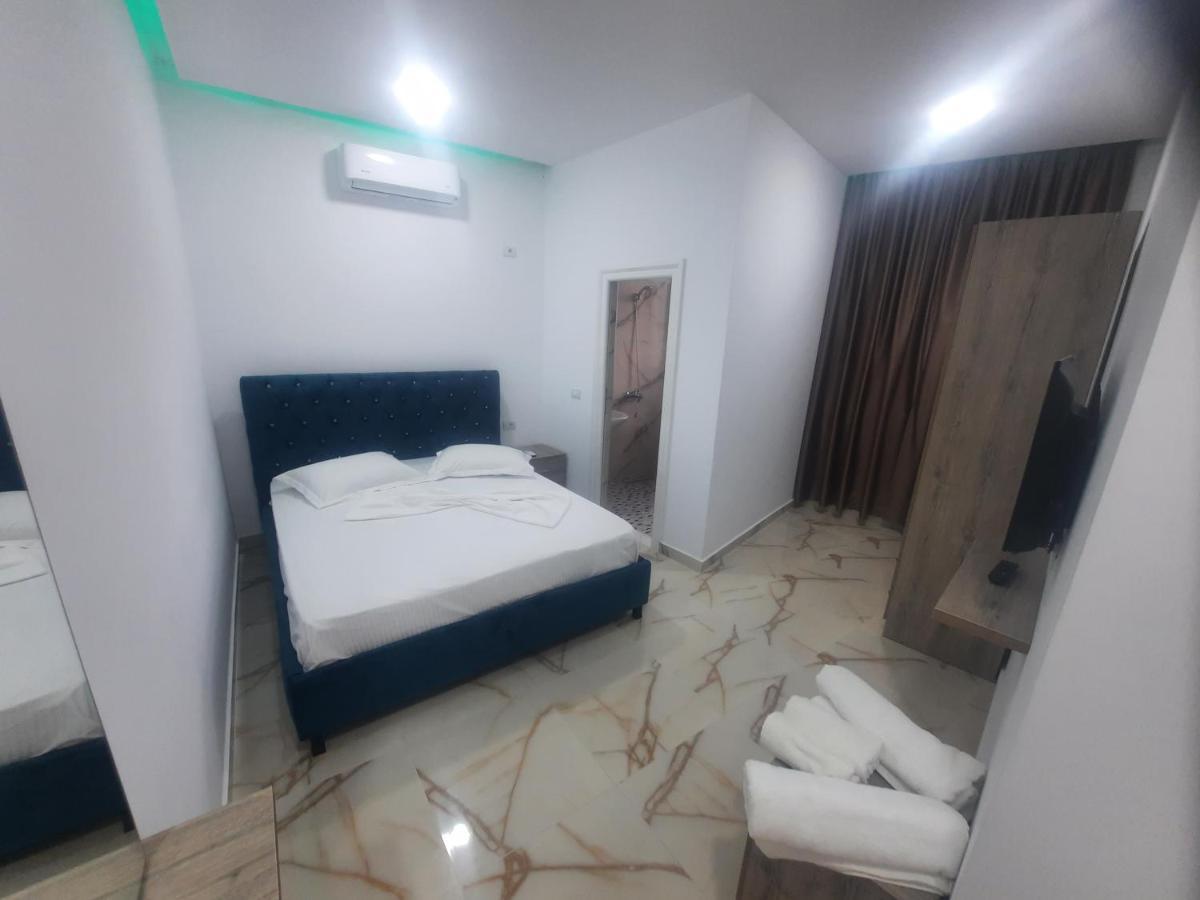 Hotel Megniar Lushnjë Екстериор снимка