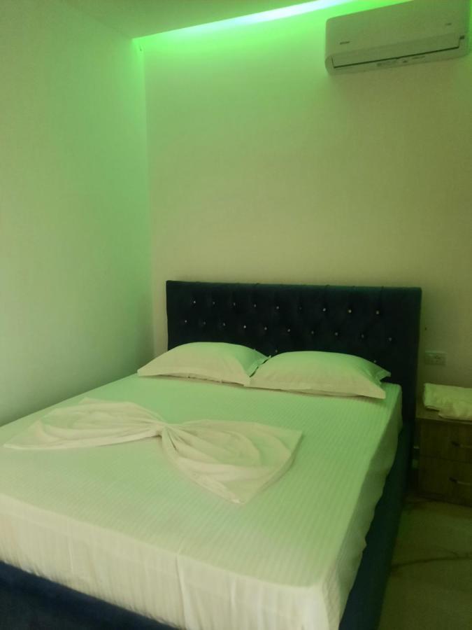 Hotel Megniar Lushnjë Екстериор снимка
