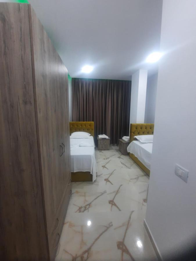 Hotel Megniar Lushnjë Екстериор снимка