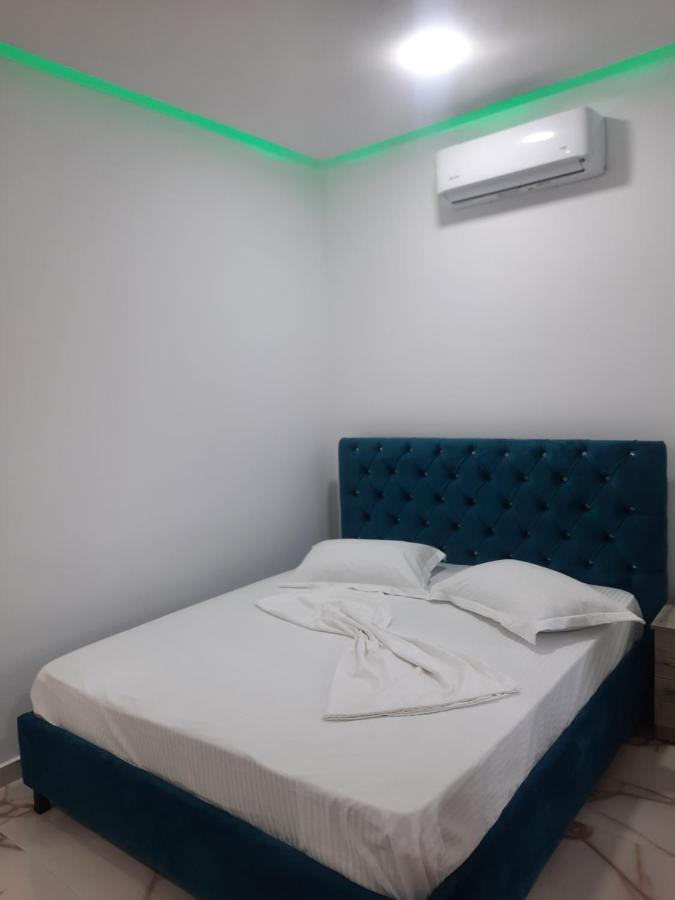 Hotel Megniar Lushnjë Екстериор снимка