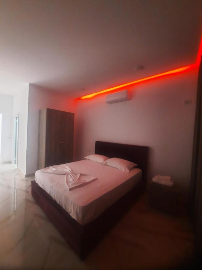 Hotel Megniar Lushnjë Екстериор снимка