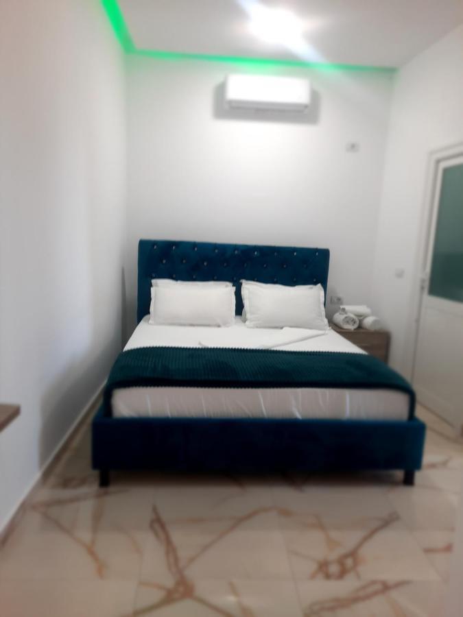 Hotel Megniar Lushnjë Екстериор снимка