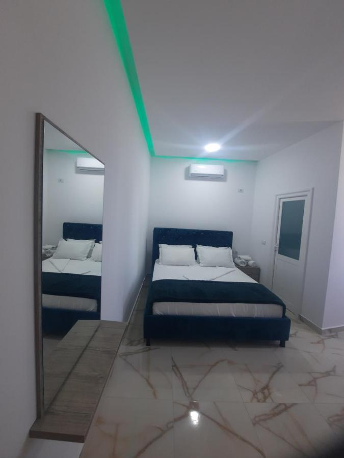 Hotel Megniar Lushnjë Екстериор снимка