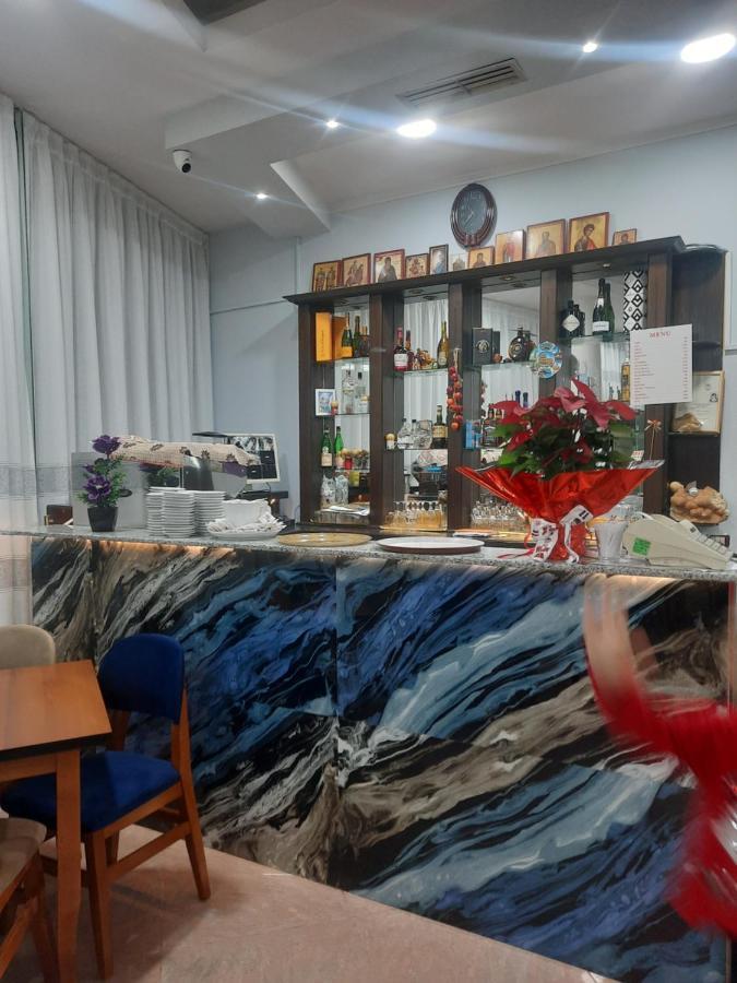 Hotel Megniar Lushnjë Екстериор снимка