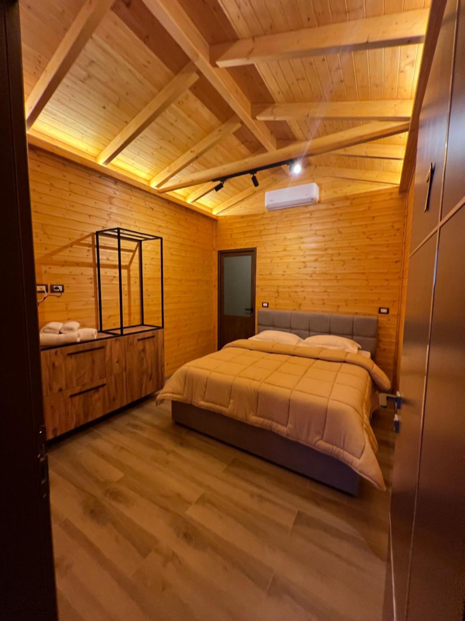 Hotel Megniar Lushnjë Екстериор снимка