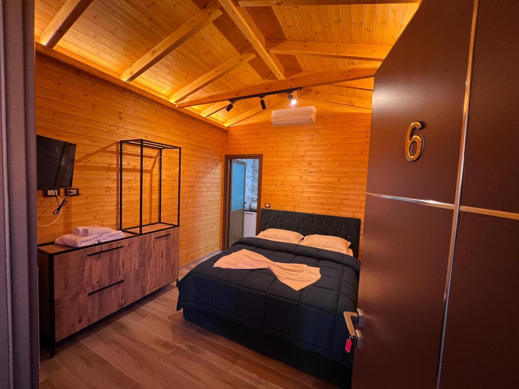 Hotel Megniar Lushnjë Екстериор снимка