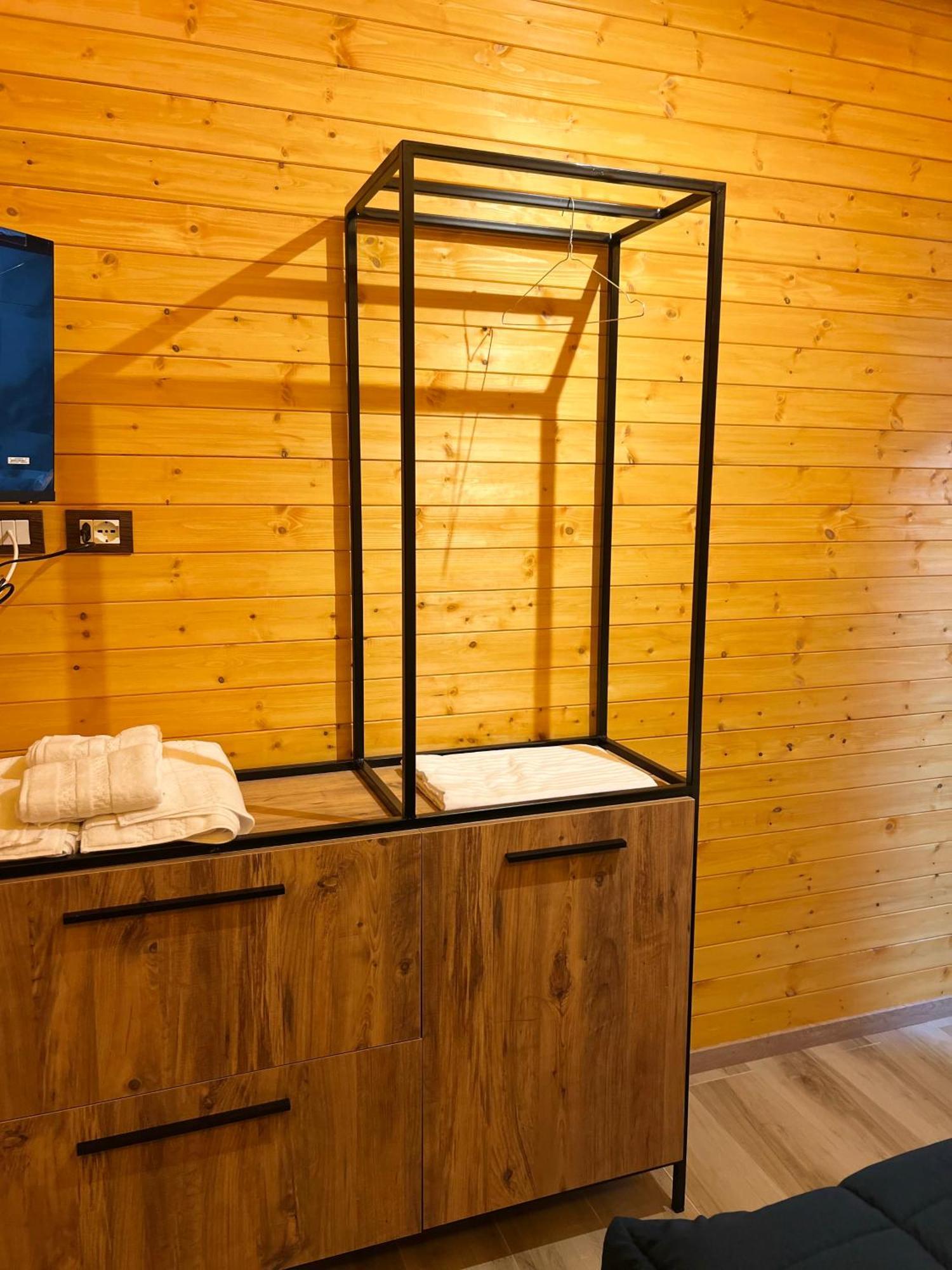 Hotel Megniar Lushnjë Екстериор снимка