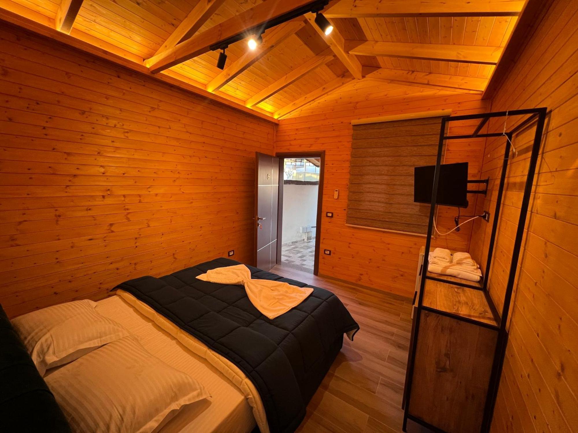 Hotel Megniar Lushnjë Екстериор снимка
